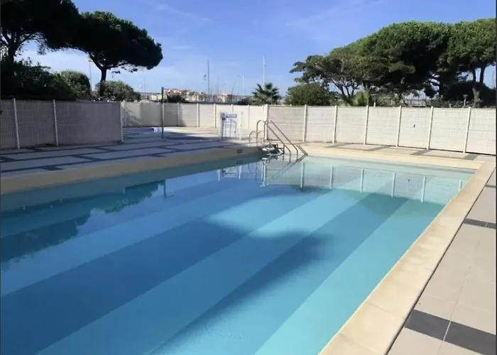 4 Personnes Avec Piscine Au Cap D Au Pied Du Port Et 5 Mn à Pied De La Du Môle Appartement *